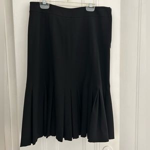 NWOT Black Midi Skirt 4 Pleated Tulip Seams Fit & Flare Stretch Lena Gabrielle